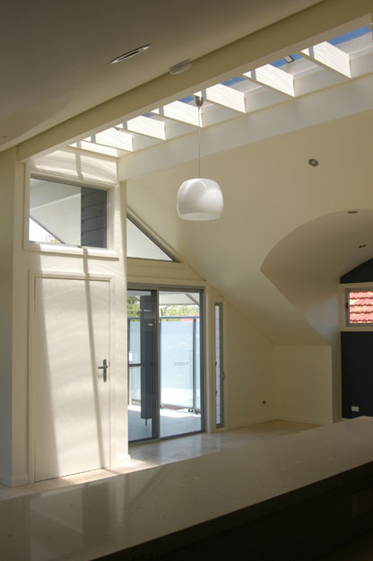 Russell Lea House, by Oikos Architects